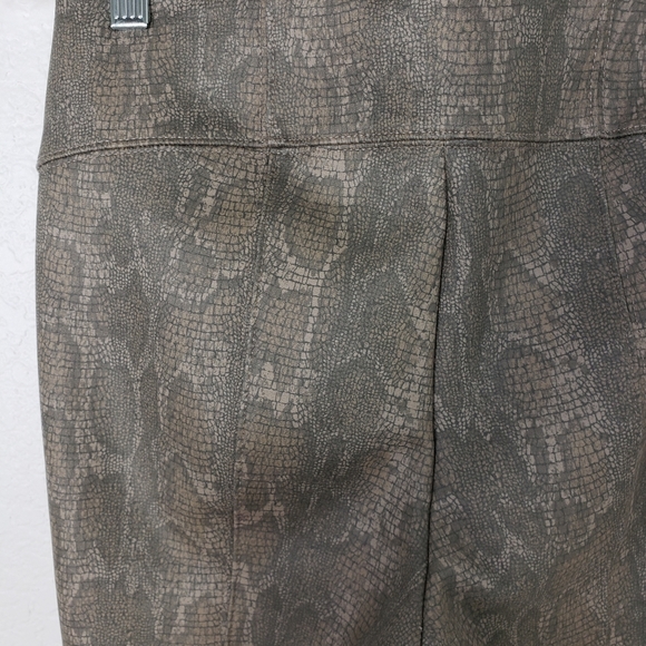 Anthropologie metallic green snake print women's pants size 26 - Picture 8 of 11